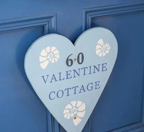 Holiday Cottage With Seafront Beach Hut, Lyme Regis, Dorset